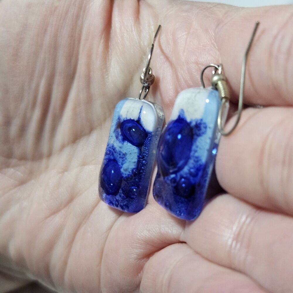 Rectangular Blue And White Rectangular Glass Dang… - image 3